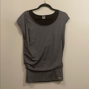 black and grey t-shirt